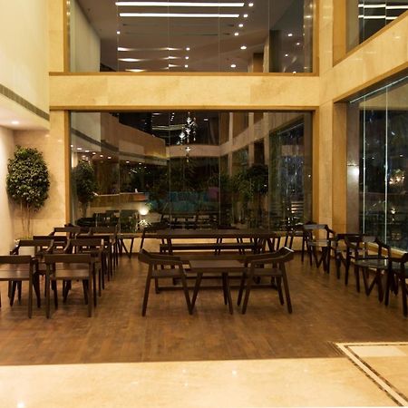 V 7 Hotel Chennai Exterior photo
