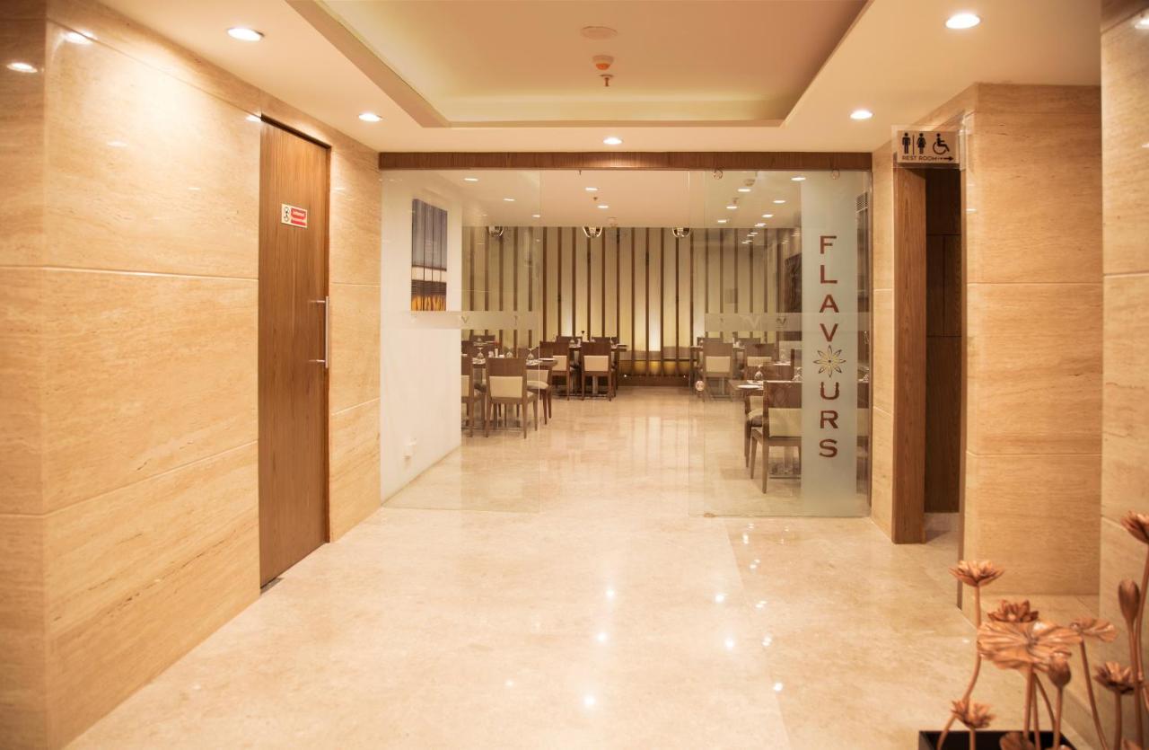 V 7 Hotel Chennai Exterior photo