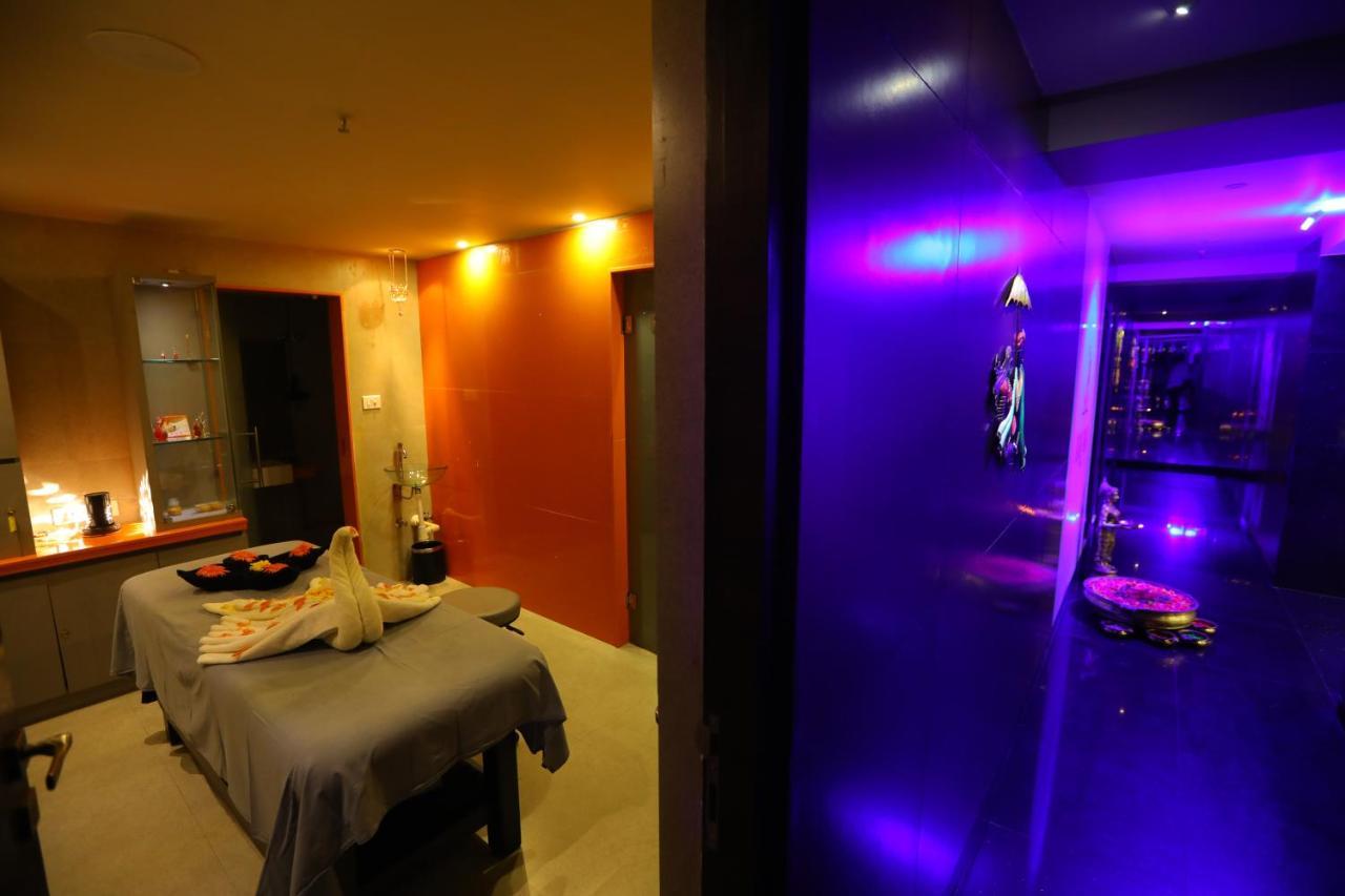 V 7 Hotel Chennai Exterior photo