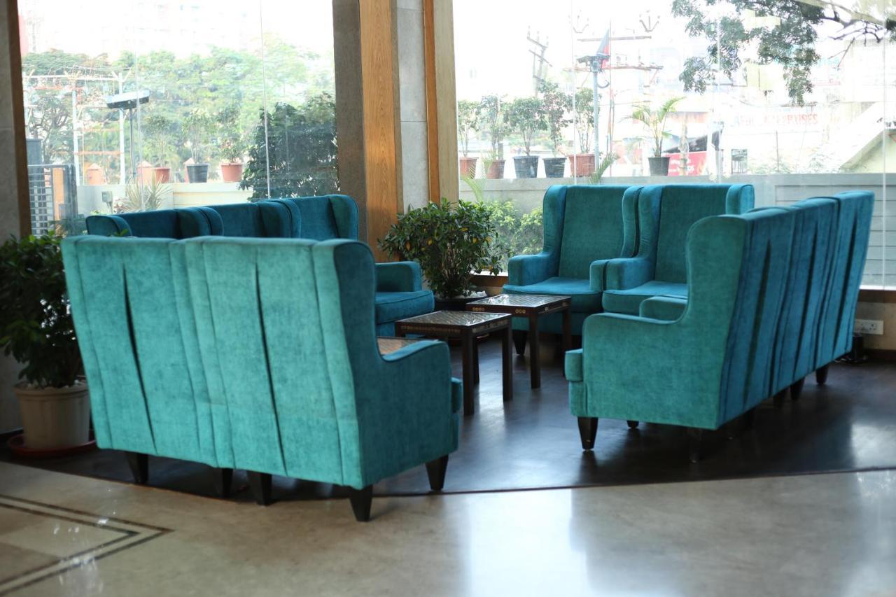 V 7 Hotel Chennai Exterior photo