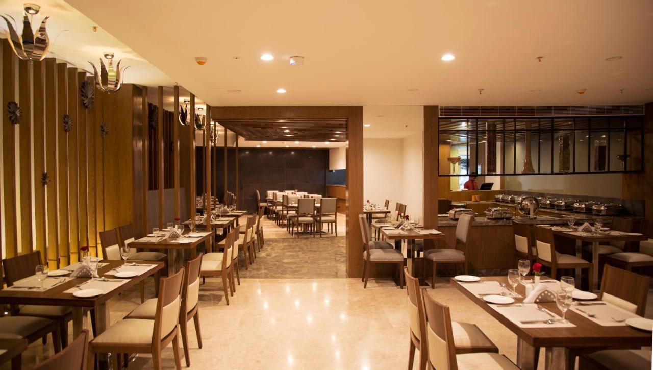 V 7 Hotel Chennai Exterior photo