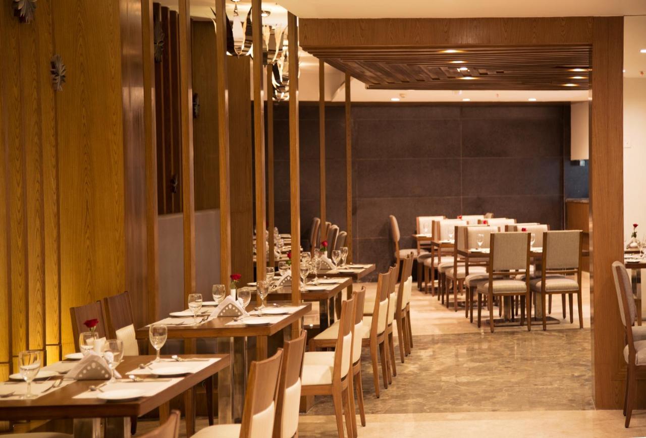 V 7 Hotel Chennai Exterior photo