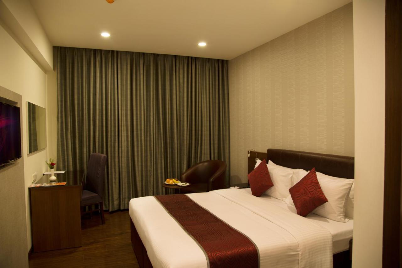 V 7 Hotel Chennai Exterior photo